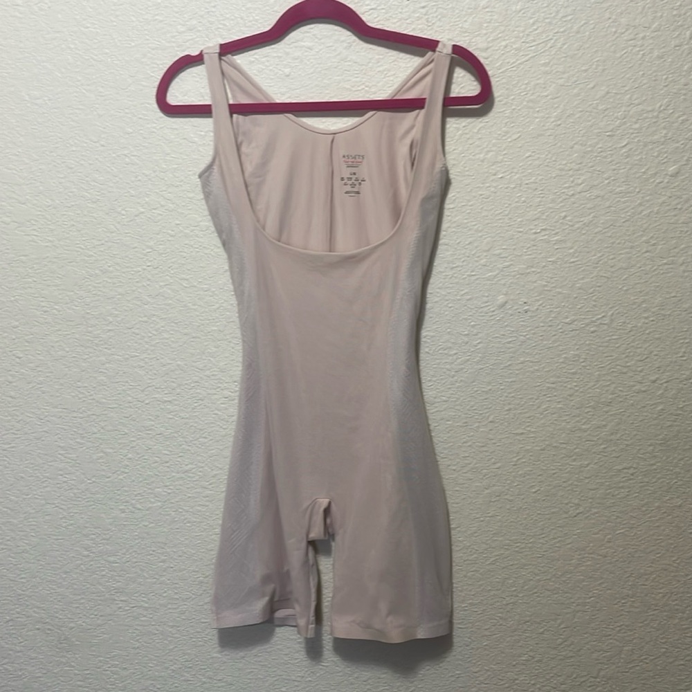 Assets Red Hot Label by Spanx Women's Shapewear. Very Good Condition. Size L.